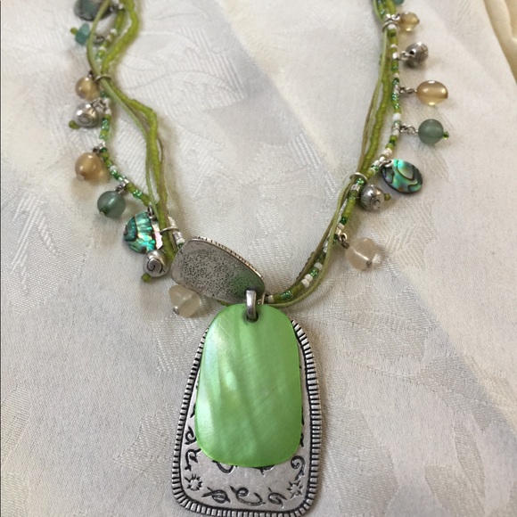 COLDWATER CREEK Signed Green Shell & Abalone Necklace - Picture 5 of 9